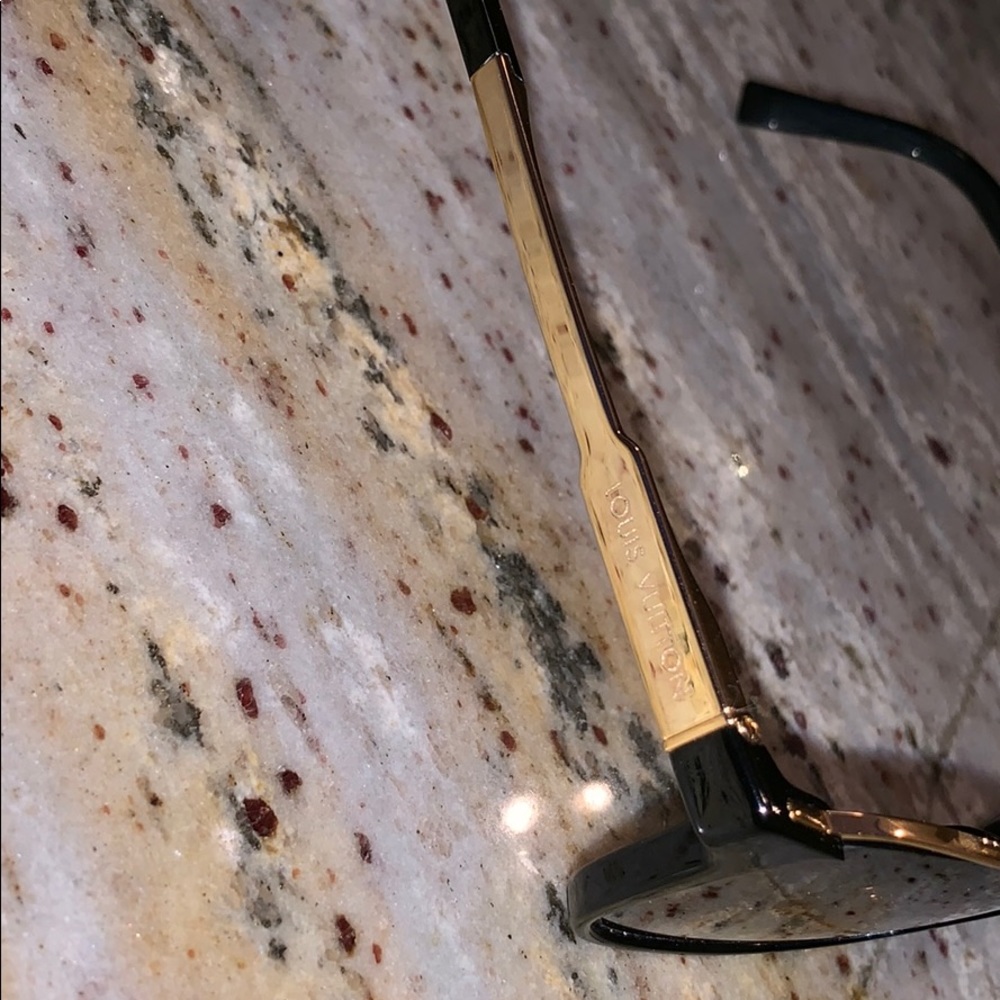 Louis Vuitton Sunglasses - Picture 3 of 4